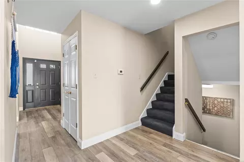 Entry Way - 105 Cascade Circle Dr, Ballwin, MO 63021 photo 3 of 4