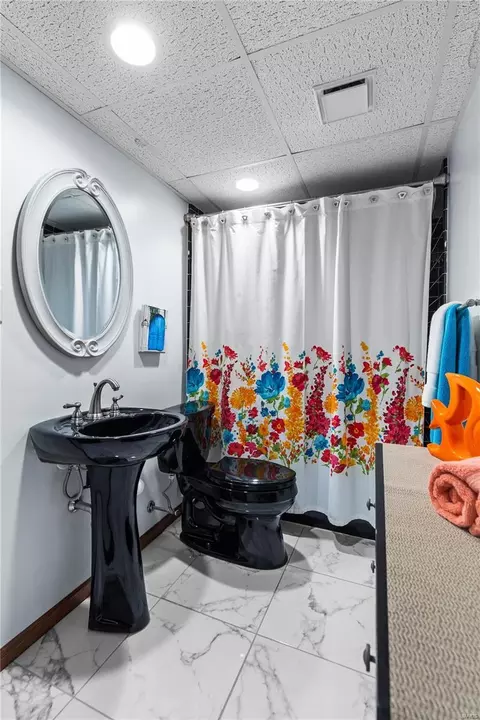 Bath - 105 Cascade Circle Dr, Ballwin, MO 63021 photo 3 of 3