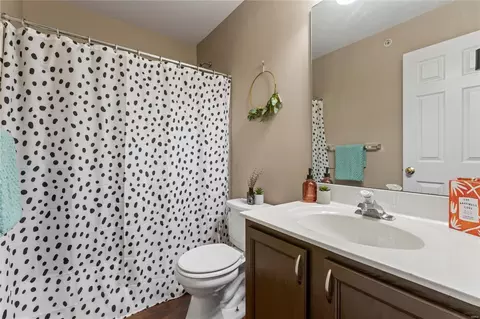 Bath - 1618 Forest Springs Ln #D, Ballwin, MO 63021 photo 1 of 4