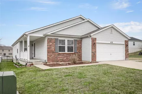 415 Red Coat Trl, Wentzville, MO 63385