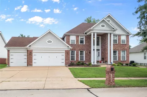 2685 Towne Oaks Dr, Saint Louis, MO 63129