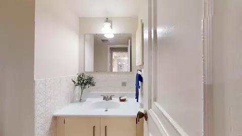 Bath - 337 Fox Village Ct, Ballwin, MO 63021 photo 2 of 5