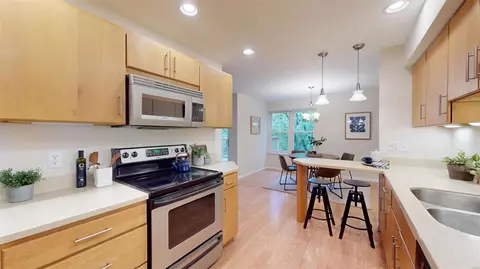 Kitchen - 337 Fox Village Ct, Ballwin, MO 63021 photo 4 of 4