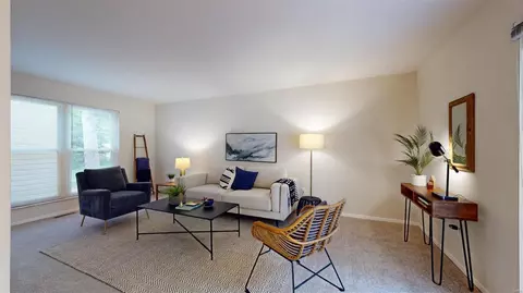 Living - 337 Fox Village Ct, Ballwin, MO 63021 photo 2 of 3