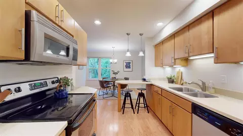 Kitchen - 337 Fox Village Ct, Ballwin, MO 63021 photo 2 of 4