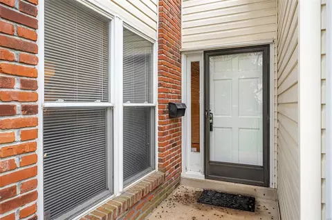 Entry Way - 337 Fox Village Ct, Ballwin, MO 63021 photo 1 of 4