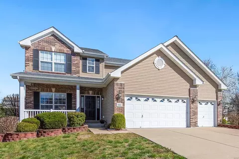 901 Harvestwynd Ct, Lake Saint Louis, MO 63367