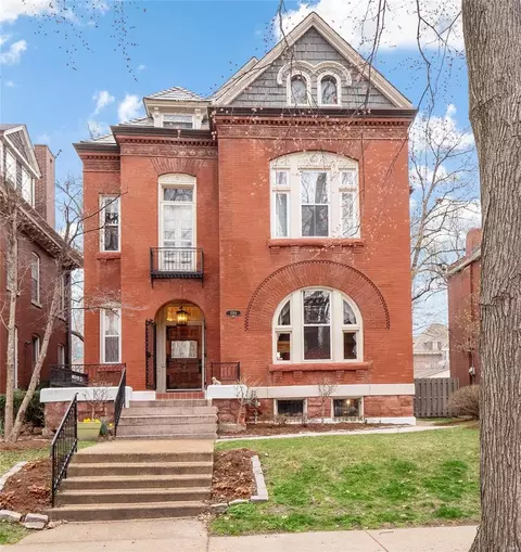 5089 Westminster Pl, Saint Louis, MO 63108