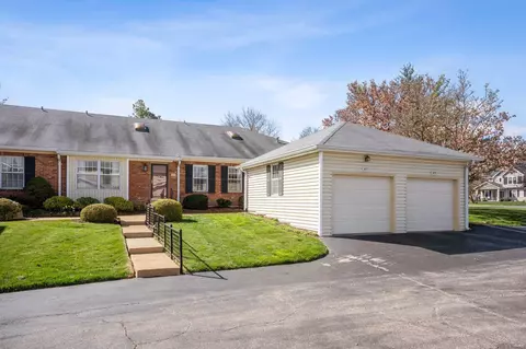 1077 Brooksgate Manor Dr, Saint Louis, MO 63122