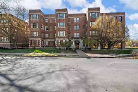 5696 Kingsbury Ave #406, Saint Louis, MO 63112