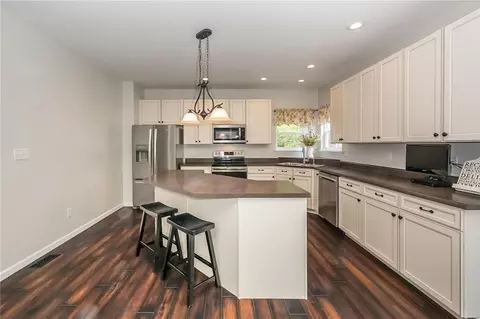 Kitchen - 204 Magnolia Trace Dr, Ballwin, MO 63021 photo 3 of 9
