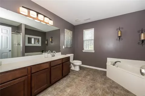 Bath - 204 Magnolia Trace Dr, Ballwin, MO 63021 photo 2 of 7