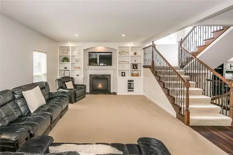 Living - 204 Magnolia Trace Dr, Ballwin, MO 63021 photo 2 of 5