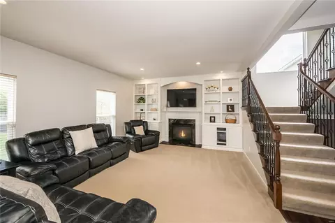 Living - 204 Magnolia Trace Dr, Ballwin, MO 63021 photo 1 of 5