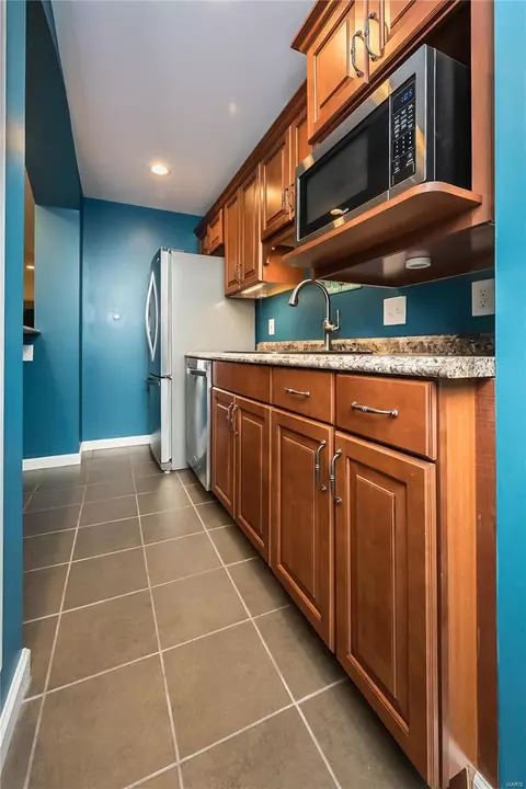 Kitchen - 204 Magnolia Trace Dr, Ballwin, MO 63021 photo 9 of 9