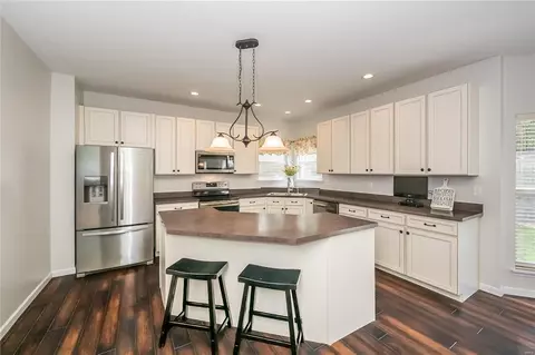 Kitchen - 204 Magnolia Trace Dr, Ballwin, MO 63021 photo 6 of 9
