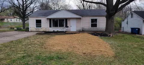 9788 Dennis Dr, Saint Louis, MO 63136