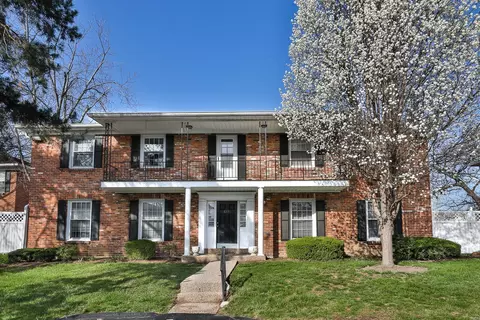 611 Candleberry Ct #C, Kirkwood, MO 63122