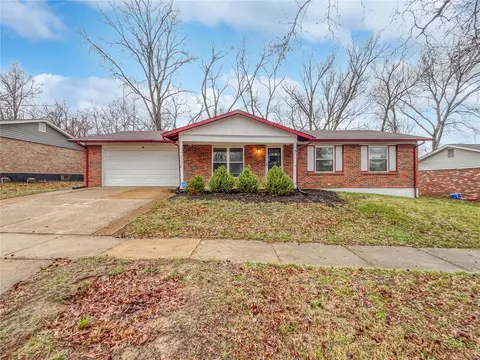 2329 Outlook Dr, Saint Louis, MO 63136