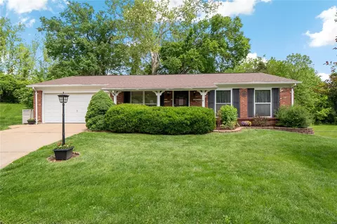 10315 Roscommon Dr, Saint Louis, MO 63123