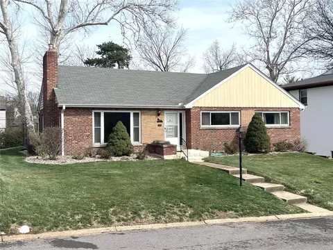 2 Hanley Downs, Saint Louis, MO 63117