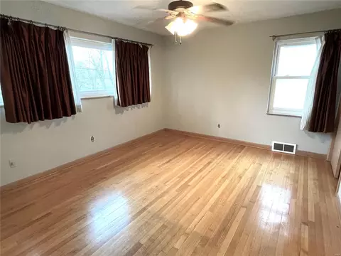 2 Hanley Downs, Saint Louis, MO 63117 photo 6