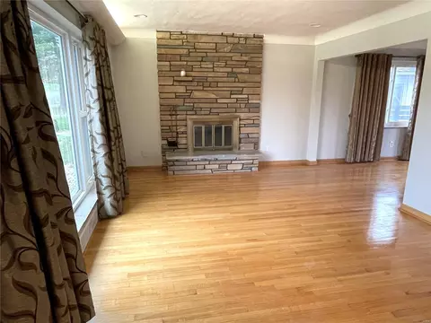 2 Hanley Downs, Saint Louis, MO 63117 photo 3