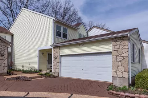 1569 Walpole Dr, Chesterfield, MO 63017