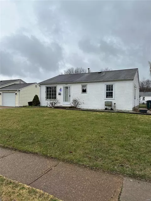 2490 Mullanphy Ln, Florissant, MO 63031