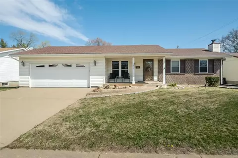 1975 Keeven Ln, Florissant, MO 63031