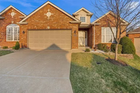 165 Tori Pines Dr, Saint Louis, MO 63129