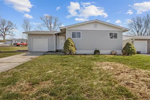 419 Aqua Ridge Dr, Saint Louis, MO 63129