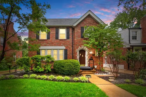 7631 Stanford Ave, University City, MO 63130