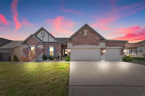 604 Ridgepointe Valley Ct, Lake Saint Louis, MO 63367