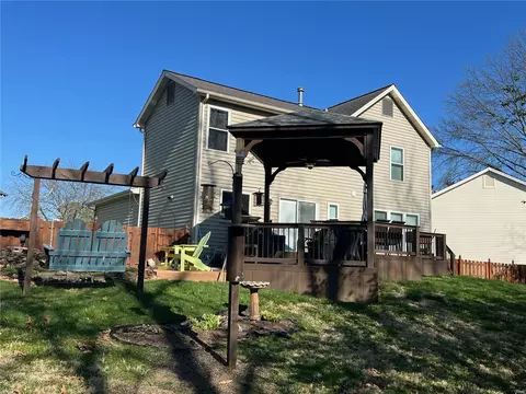 1051 Johanna Dr, Ballwin, MO 63021 photo 2