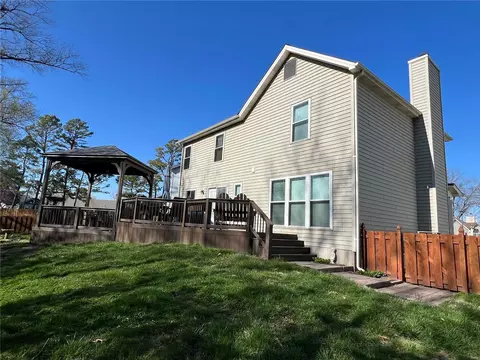 1051 Johanna Dr, Ballwin, MO 63021 photo 3