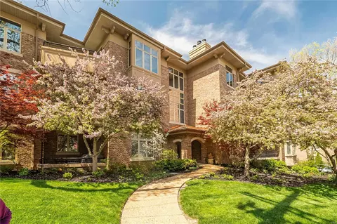 325 N Meramec Ave #24, Clayton, MO 63105