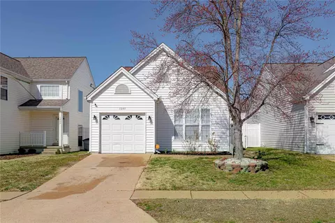 1207 Garden Village Dr, Florissant, MO 63031