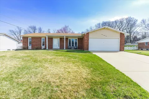 724 Mayer Dr, Saint Charles, MO 63301