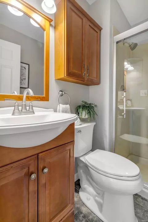 Bath - 302 Forest Hills Dr, Eureka, MO 63025 photo 2 of 2