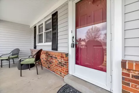 Exterior - 302 Forest Hills Dr, Eureka, MO 63025 photo 3 of 9