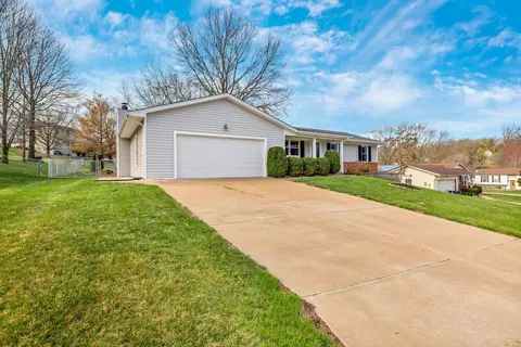 Exterior - 302 Forest Hills Dr, Eureka, MO 63025 photo 2 of 9