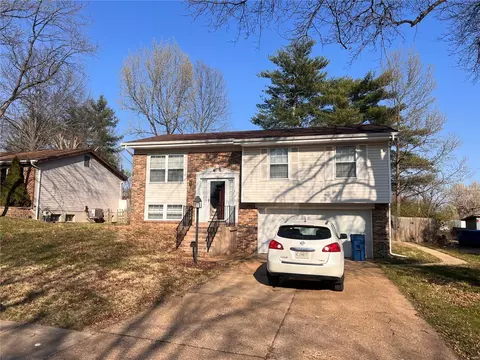 316 Whitehall Dr, Manchester, MO 63021