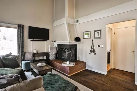Living - 415 Briarhill Dr, Ballwin, MO 63021 photo 2 of 5
