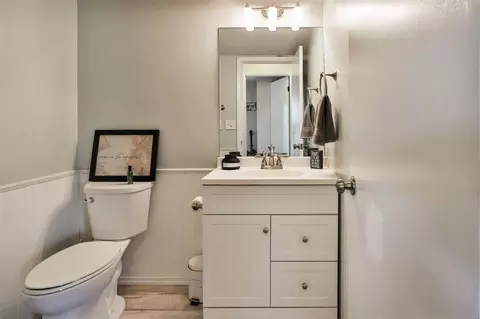 Bath - 415 Briarhill Dr, Ballwin, MO 63021 photo 1 of 4