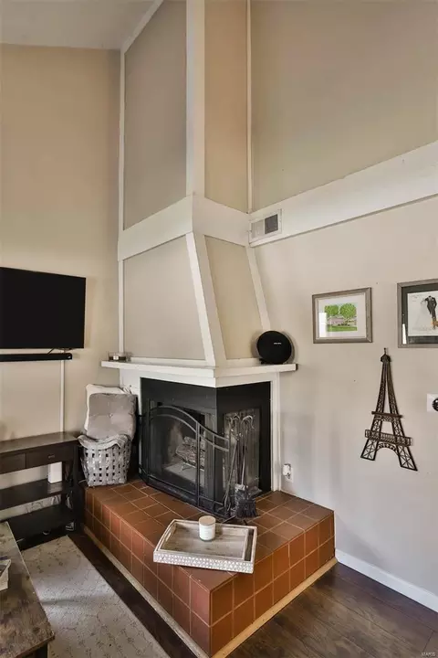 Living - 415 Briarhill Dr, Ballwin, MO 63021 photo 3 of 5