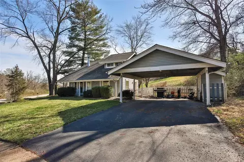 415 Briarhill Dr, Ballwin, MO 63021