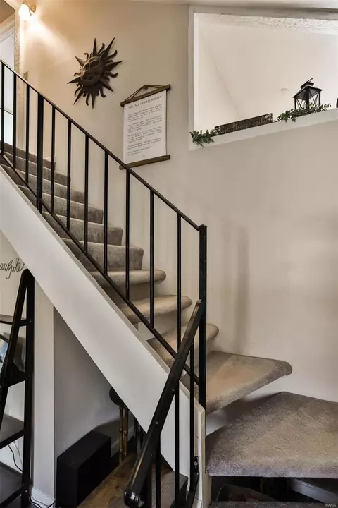 Entry Way - 415 Briarhill Dr, Ballwin, MO 63021 photo 3 of 3