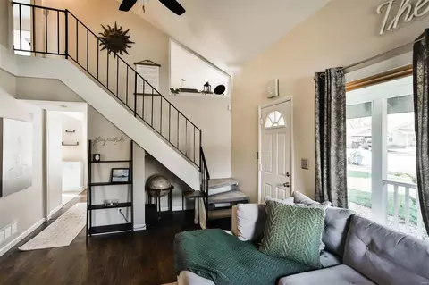 Living - 415 Briarhill Dr, Ballwin, MO 63021 photo 4 of 5