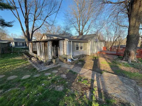 105 Flora Dr, Saint Louis, MO 63135